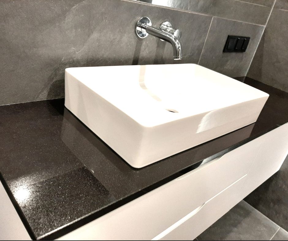 Blat łazienkowy z kamienia, granit