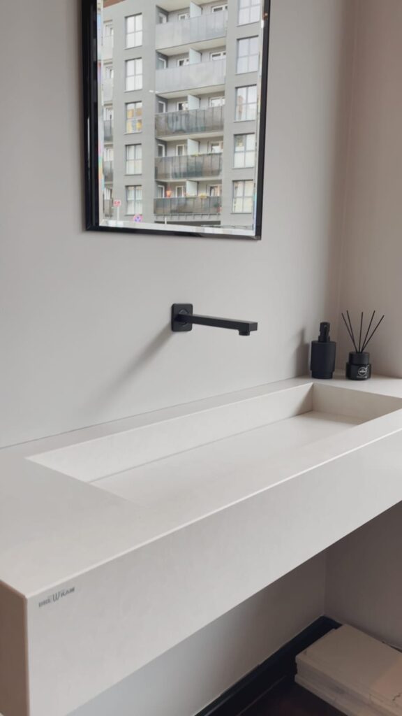 blat łazienkowy ze zintegrowanym zlewem, silestone