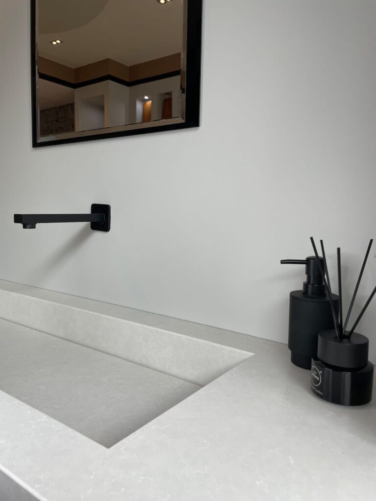 blat łazienkowe ze zintegrowanym zlewem, silestone